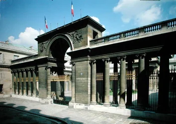 Utsikt över ingången till Hotel de Salm, Palais de la Legion dHonneur, byggt 1782-87